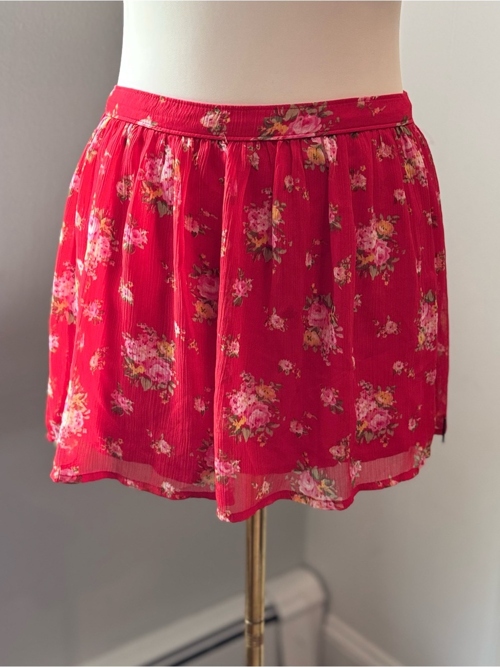 Abercrombie & Fitch Red‎ Rose Floral Crinkle Chiffon Mini Skirt | Size Medium